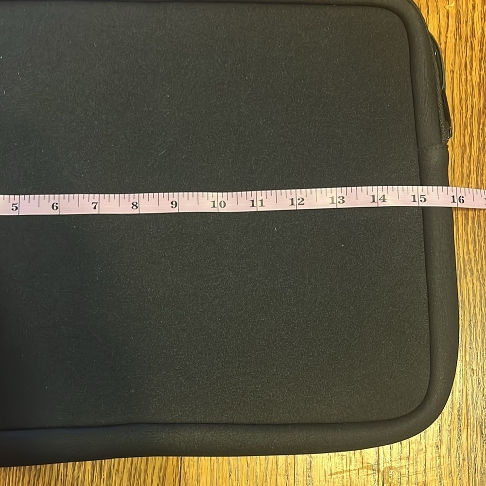 “Case Logic: Laptop Case” - Picture 3 of 5